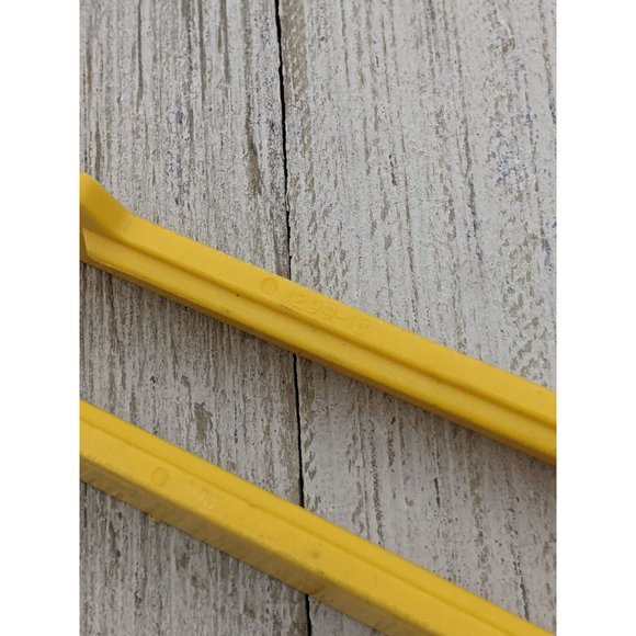 Vintage Tupperware Set 877 885 1299 Mini Funnel Lettuce Corer Toast Grabber - Picture 10 of 11